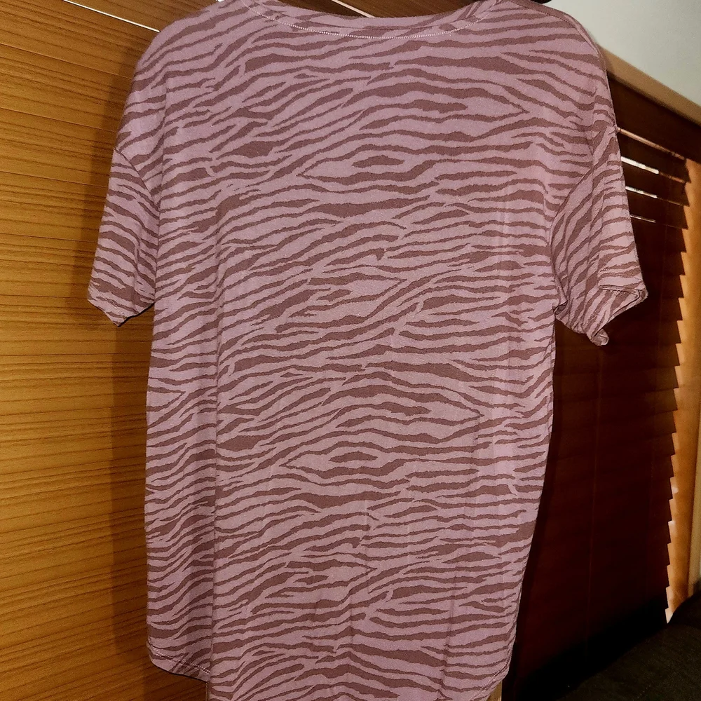 ⭐️American Eagle Outfitters Soft Mauve Zebra Print Blouse Size XS Casual